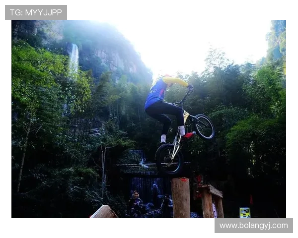 北京极限运动队在世界攀岩锦标赛中的速度表现精彩点评与分析 北京极限运动队在世界攀岩锦标赛中的速度表现精彩点评与分析