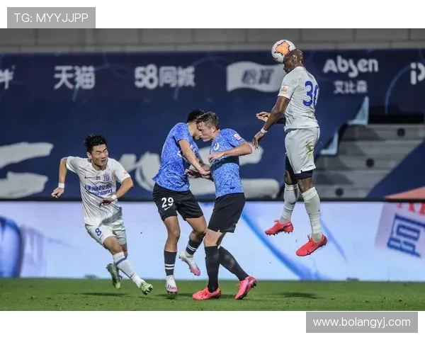 2019年上海申花对阵大连的精彩比赛录像回顾与分析