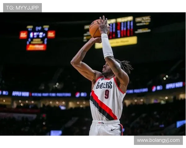 杰拉米格兰特的崛起与NBA赛场上的多面手角色分析