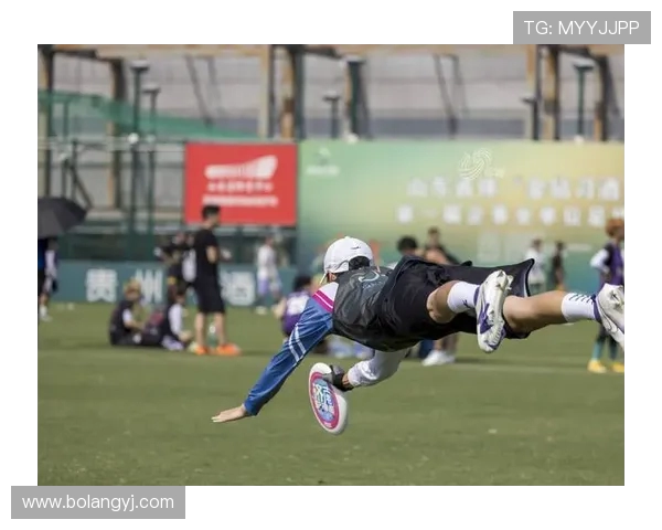 黄磊亲自分享飞盘运动的乐趣与技巧心得，带你领略飞盘的魅力与挑战