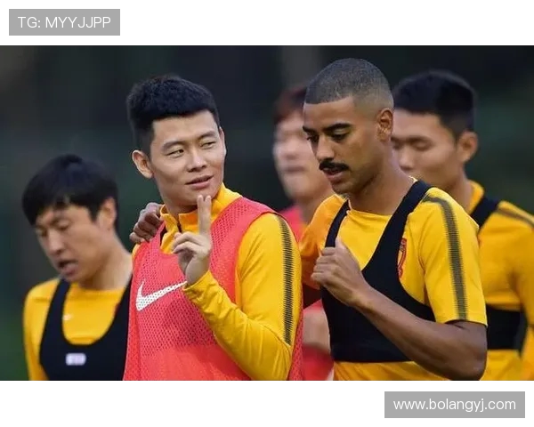 成都羽毛球队边路渗透打法深度解析与战术应用探讨 成都羽毛球队边路渗透打法深度解析与战术应用探讨